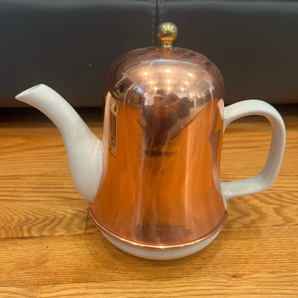 Vintage ceramic tea pot with insulated copper top in excellent condition